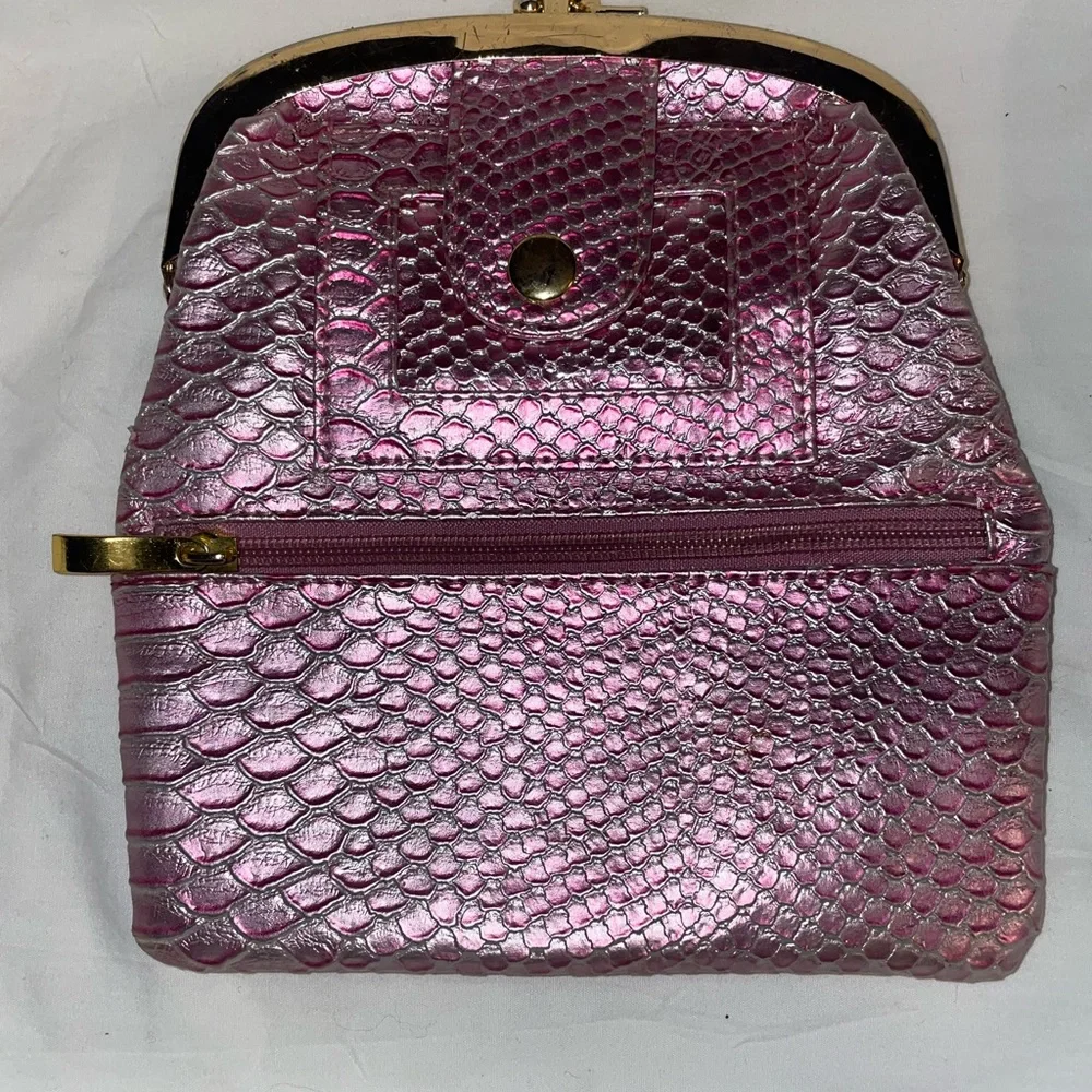 Deux Lux Pink Metallic Fold Over Clutch With Snap Closure.. New - Picture 14 of 15
